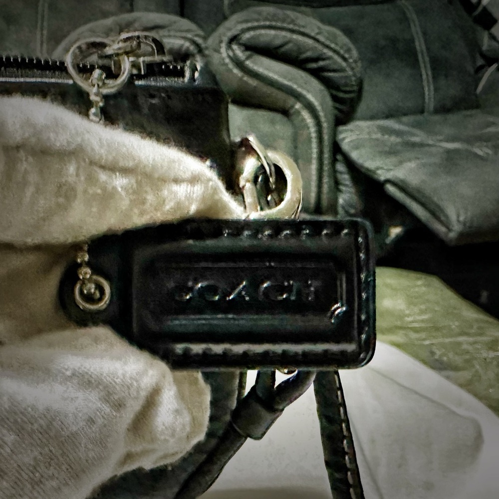 Vintage Y2K Coach clutch wallet Black soft Leather Wristlet with Silver Accents - Picture 13 of 13